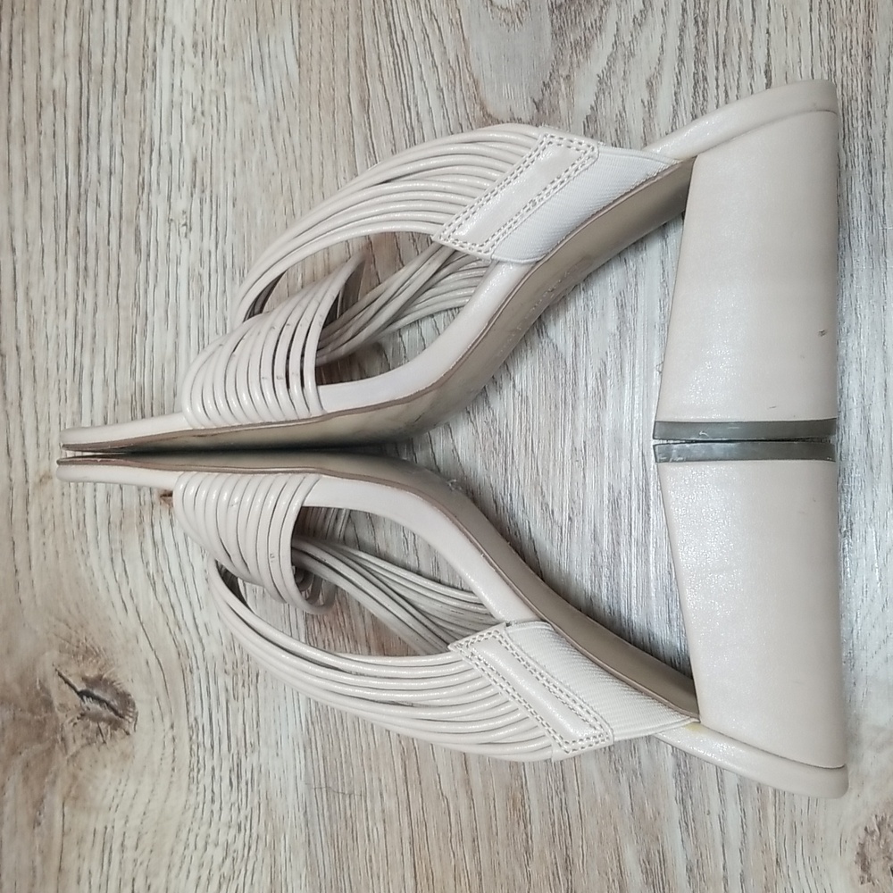 Charles David Razzle Open Toe Twisted Strappy Block Heel Taupe Sandals - Picture 4 of 11